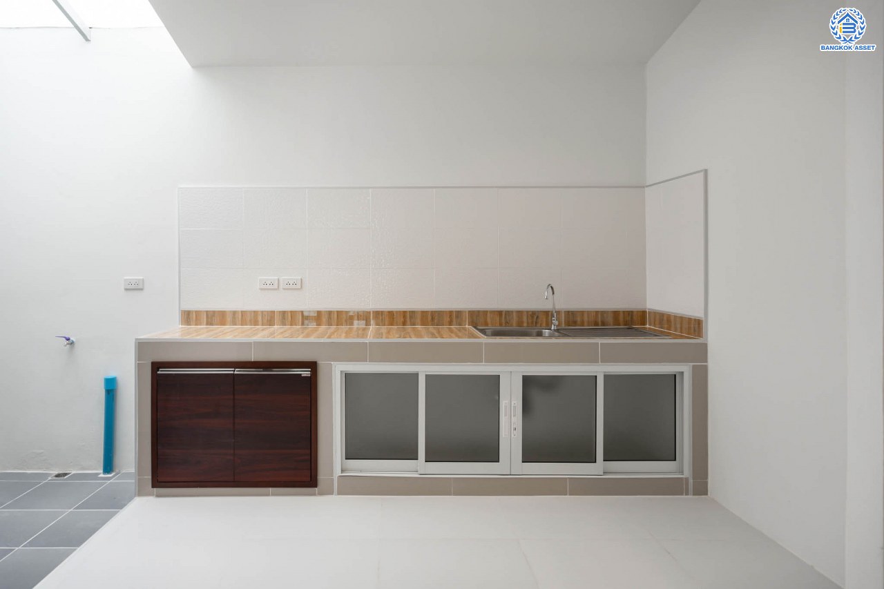 บ้านมือสองตกแต่งใหม่ ดีไซน์สวย ม.101การ์เด้นวิลล์ ลาดพร้าว เนื้อที่ 18 ตร.ว. ฟังก์ชัน 3 ห้องนอน 2 ห้องน้ำ จอดรถได้ 1 คัน รองรับทุกกิจกรรม บนทำเลเชื่อมต่อหลายเส้นทาง อาทิ ถนนประเสริฐมนูกิจ, ถนนนวมินทร์ และถนนลาดพร้าว ใกล้จุดขึ้นทางด่วน "รามอินทรา"...